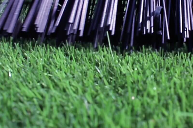 cepillar cesped artificial 2